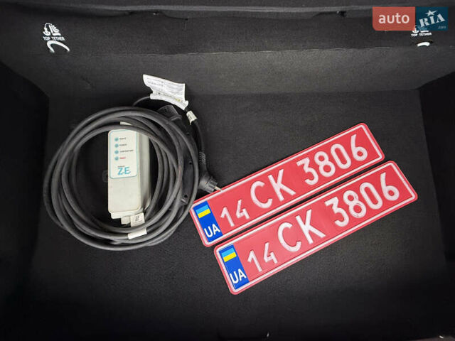 Білий Рено Зое, об'ємом двигуна 0 л та пробігом 30 тис. км за 12300 $, фото 30 на Automoto.ua