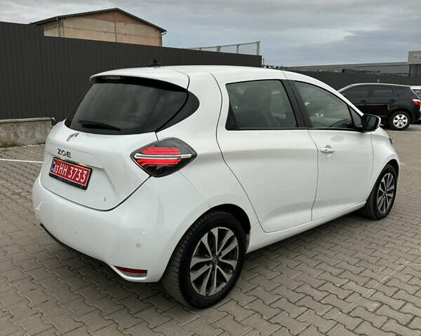 Белый Рено Зое, объемом двигателя 0 л и пробегом 88 тыс. км за 12300 $, фото 7 на Automoto.ua