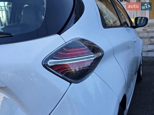 Белый Рено Зое, объемом двигателя 0 л и пробегом 85 тыс. км за 12999 $, фото 18 на Automoto.ua