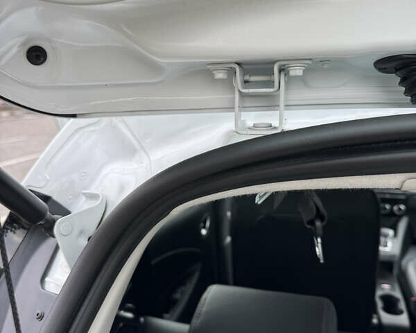 Белый Рено Зое, объемом двигателя 0 л и пробегом 97 тыс. км за 11900 $, фото 37 на Automoto.ua