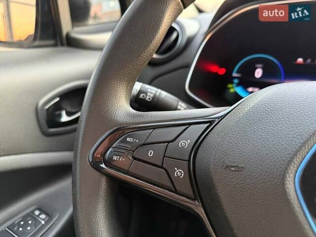 Белый Рено Зое, объемом двигателя 0 л и пробегом 92 тыс. км за 11499 $, фото 27 на Automoto.ua