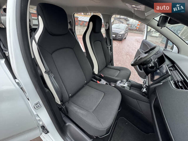 Белый Рено Зое, объемом двигателя 0 л и пробегом 116 тыс. км за 11499 $, фото 20 на Automoto.ua