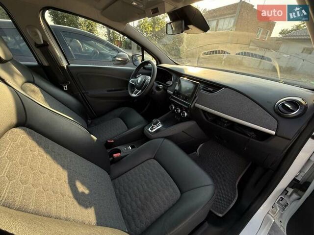 Білий Рено Зое, об'ємом двигуна 0 л та пробігом 70 тис. км за 11800 $, фото 12 на Automoto.ua