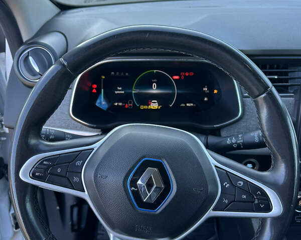 Белый Рено Зое, объемом двигателя 0 л и пробегом 90 тыс. км за 11800 $, фото 20 на Automoto.ua