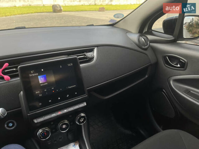 Білий Рено Зое, об'ємом двигуна 0 л та пробігом 128 тис. км за 11690 $, фото 30 на Automoto.ua