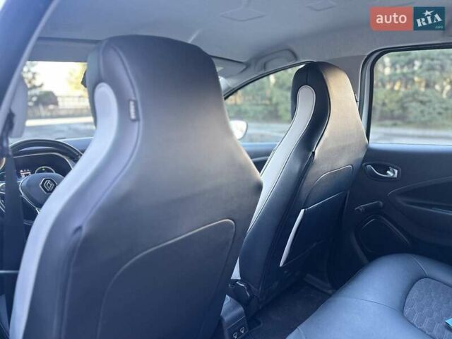 Белый Рено Зое, объемом двигателя 0 л и пробегом 83 тыс. км за 11999 $, фото 18 на Automoto.ua