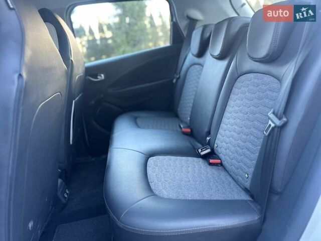 Белый Рено Зое, объемом двигателя 0 л и пробегом 83 тыс. км за 11999 $, фото 10 на Automoto.ua