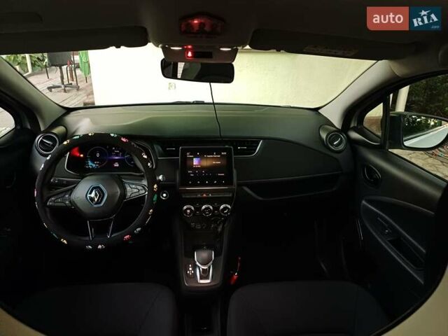 Білий Рено Зое, об'ємом двигуна 0 л та пробігом 28 тис. км за 11700 $, фото 9 на Automoto.ua