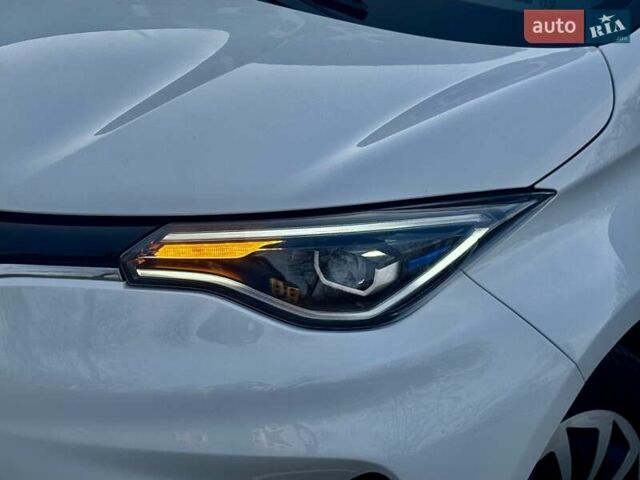 Белый Рено Зое, объемом двигателя 0 л и пробегом 86 тыс. км за 10850 $, фото 36 на Automoto.ua