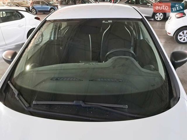Белый Рено Зое, объемом двигателя 0 л и пробегом 67 тыс. км за 13000 $, фото 13 на Automoto.ua