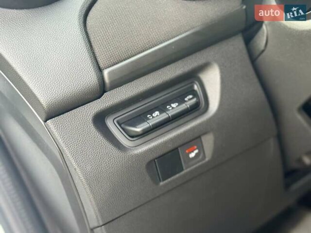 Белый Рено Зое, объемом двигателя 0 л и пробегом 86 тыс. км за 10850 $, фото 74 на Automoto.ua