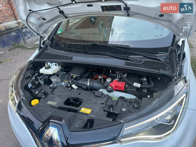 Белый Рено Зое, объемом двигателя 0 л и пробегом 26 тыс. км за 13888 $, фото 17 на Automoto.ua
