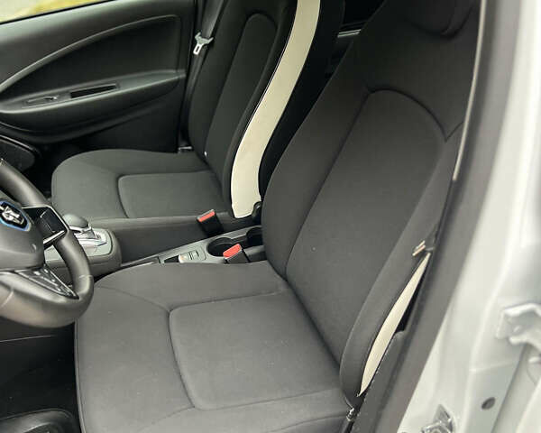 Белый Рено Зое, объемом двигателя 0 л и пробегом 23 тыс. км за 13300 $, фото 13 на Automoto.ua