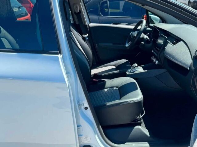 Белый Рено Зое, объемом двигателя 0 л и пробегом 38 тыс. км за 9200 $, фото 9 на Automoto.ua