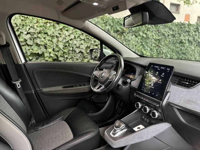 Белый Рено Зое, объемом двигателя 0 л и пробегом 46 тыс. км за 8300 $, фото 9 на Automoto.ua