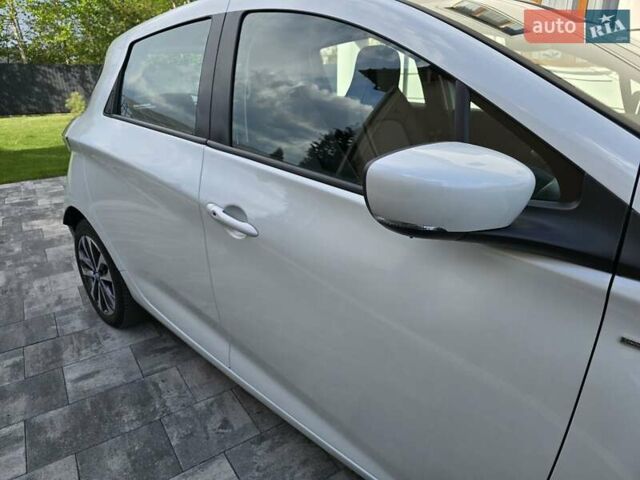 Белый Рено Зое, объемом двигателя 0 л и пробегом 65 тыс. км за 12300 $, фото 73 на Automoto.ua