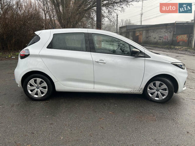 Белый Рено Зое, объемом двигателя 0 л и пробегом 58 тыс. км за 11780 $, фото 10 на Automoto.ua