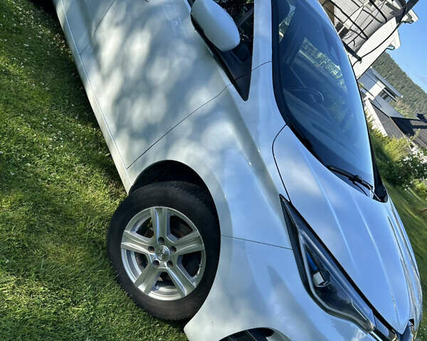 Білий Рено Зое, об'ємом двигуна 0 л та пробігом 102 тис. км за 11300 $, фото 6 на Automoto.ua