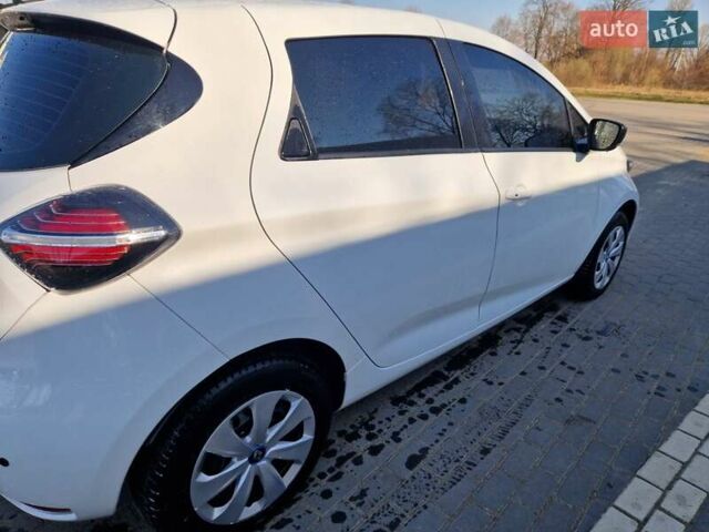 Білий Рено Зое, об'ємом двигуна 0 л та пробігом 27 тис. км за 13000 $, фото 5 на Automoto.ua