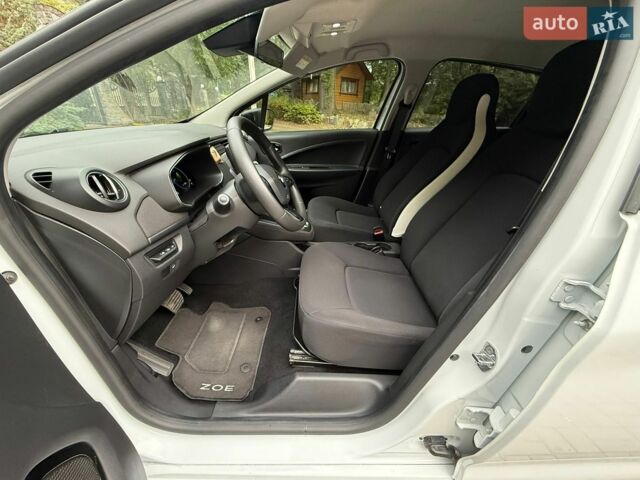 Білий Рено Зое, об'ємом двигуна 0 л та пробігом 35 тис. км за 12500 $, фото 10 на Automoto.ua