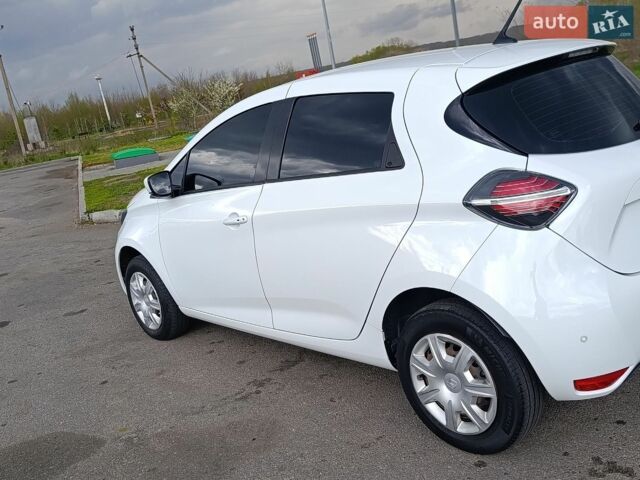 Белый Рено Зое, объемом двигателя 0 л и пробегом 56 тыс. км за 13500 $, фото 30 на Automoto.ua