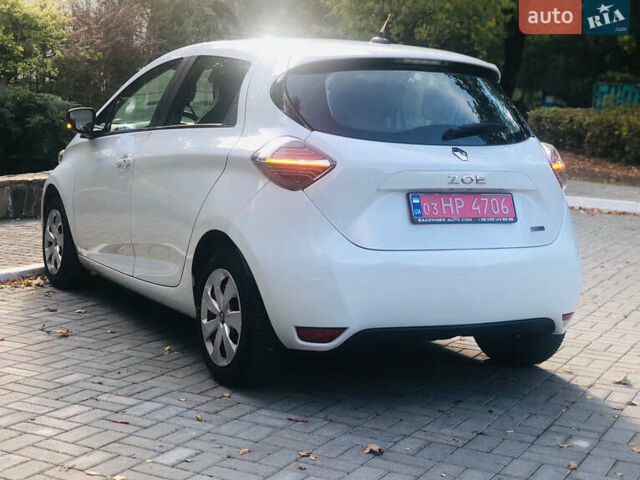 Белый Рено Зое, объемом двигателя 0 л и пробегом 38 тыс. км за 11999 $, фото 50 на Automoto.ua