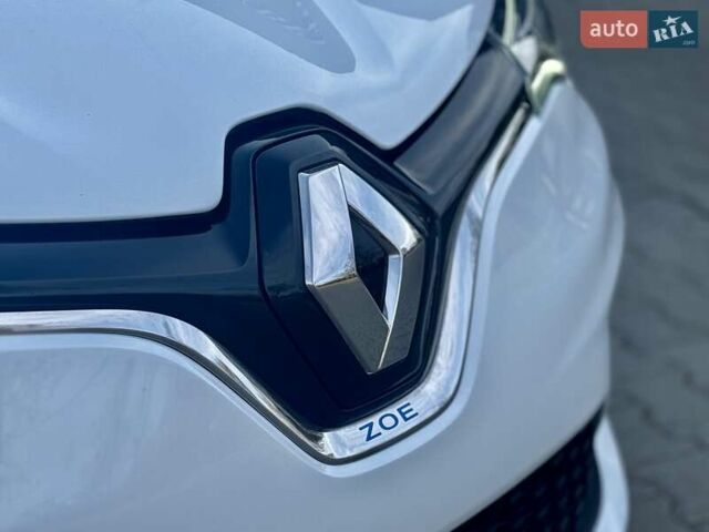 Белый Рено Зое, объемом двигателя 0 л и пробегом 86 тыс. км за 10850 $, фото 11 на Automoto.ua