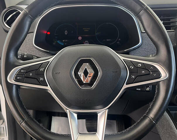 Белый Рено Зое, объемом двигателя 0 л и пробегом 88 тыс. км за 13650 $, фото 12 на Automoto.ua