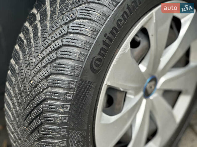 Белый Рено Зое, объемом двигателя 0 л и пробегом 28 тыс. км за 12500 $, фото 44 на Automoto.ua