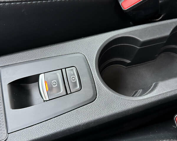 Белый Рено Зое, объемом двигателя 0 л и пробегом 97 тыс. км за 11900 $, фото 28 на Automoto.ua