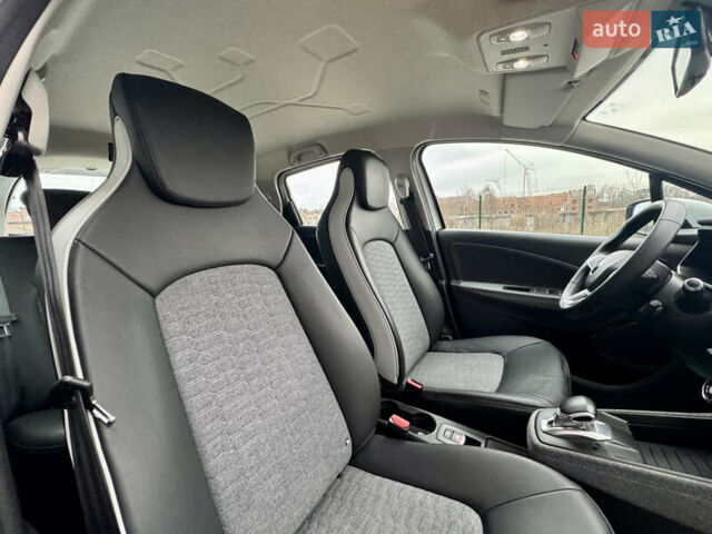 Белый Рено Зое, объемом двигателя 0 л и пробегом 55 тыс. км за 13300 $, фото 19 на Automoto.ua