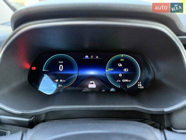 Белый Рено Зое, объемом двигателя 0 л и пробегом 44 тыс. км за 11999 $, фото 16 на Automoto.ua