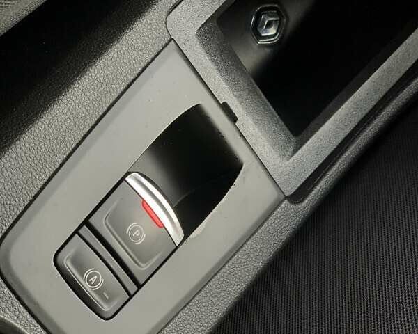 Белый Рено Зое, объемом двигателя 0 л и пробегом 66 тыс. км за 12499 $, фото 47 на Automoto.ua