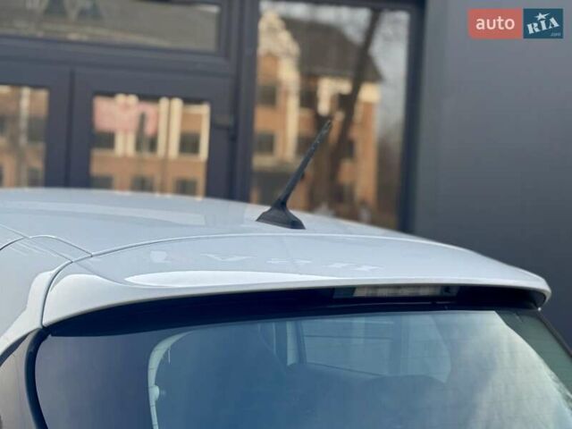 Белый Рено Зое, объемом двигателя 0 л и пробегом 85 тыс. км за 11150 $, фото 49 на Automoto.ua