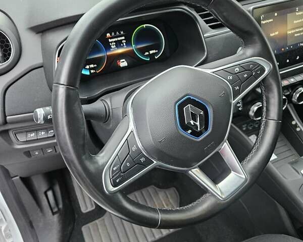 Белый Рено Зое, объемом двигателя 0 л и пробегом 28 тыс. км за 11800 $, фото 20 на Automoto.ua
