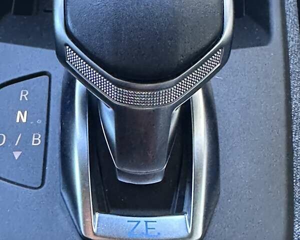 Белый Рено Зое, объемом двигателя 0 л и пробегом 83 тыс. км за 11999 $, фото 25 на Automoto.ua