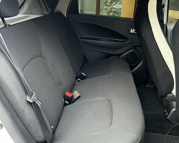 Белый Рено Зое, объемом двигателя 0 л и пробегом 31 тыс. км за 11999 $, фото 45 на Automoto.ua