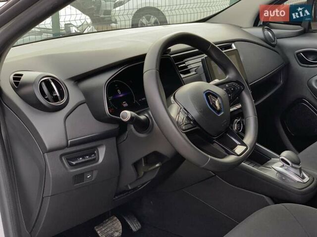 Белый Рено Зое, объемом двигателя 0 л и пробегом 66 тыс. км за 12499 $, фото 24 на Automoto.ua