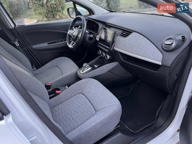 Білий Рено Зое, об'ємом двигуна 0 л та пробігом 70 тис. км за 11999 $, фото 8 на Automoto.ua