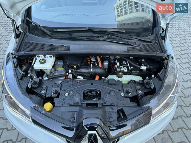 Білий Рено Зое, об'ємом двигуна 0 л та пробігом 23 тис. км за 13150 $, фото 66 на Automoto.ua