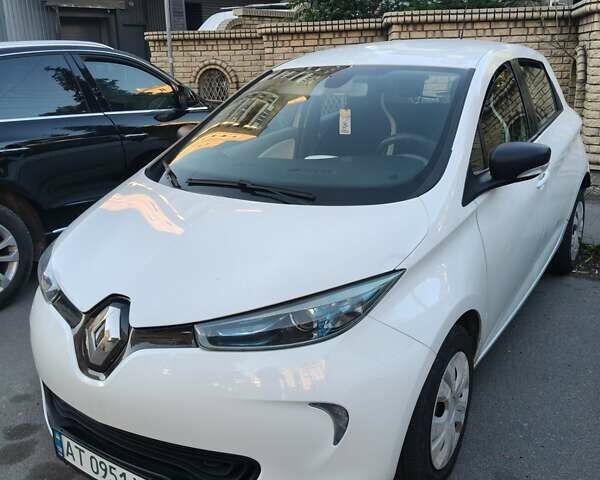 Белый Рено Зое, объемом двигателя 0 л и пробегом 96 тыс. км за 10700 $, фото 3 на Automoto.ua