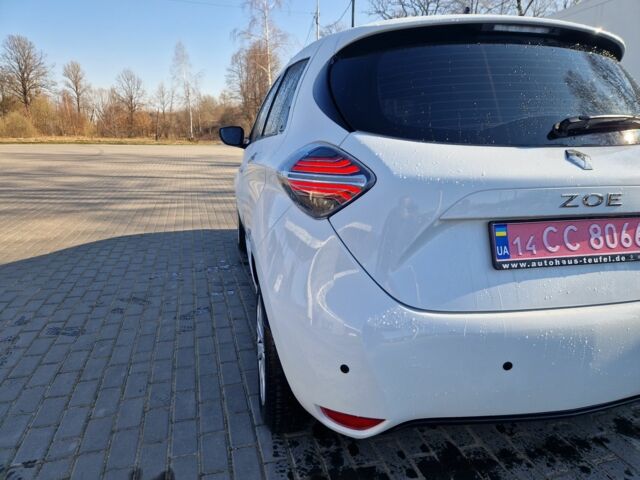 Белый Рено Зое, объемом двигателя 0 л и пробегом 27 тыс. км за 13000 $, фото 4 на Automoto.ua