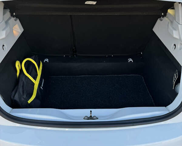 Белый Рено Зое, объемом двигателя 0 л и пробегом 74 тыс. км за 13499 $, фото 22 на Automoto.ua