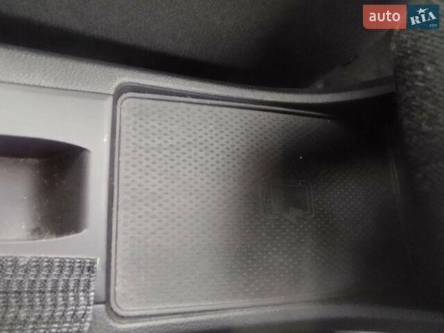 Белый Рено Зое, объемом двигателя 0 л и пробегом 56 тыс. км за 13500 $, фото 25 на Automoto.ua