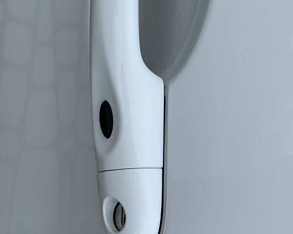 Белый Рено Зое, объемом двигателя 0 л и пробегом 44 тыс. км за 12499 $, фото 22 на Automoto.ua