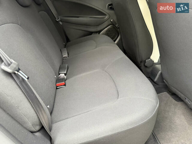 Білий Рено Зое, об'ємом двигуна 0 л та пробігом 30 тис. км за 12300 $, фото 11 на Automoto.ua