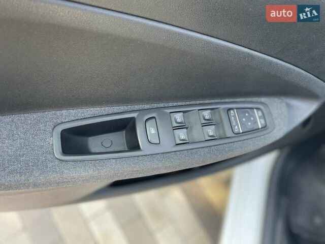 Белый Рено Зое, объемом двигателя 0 л и пробегом 106 тыс. км за 12299 $, фото 29 на Automoto.ua