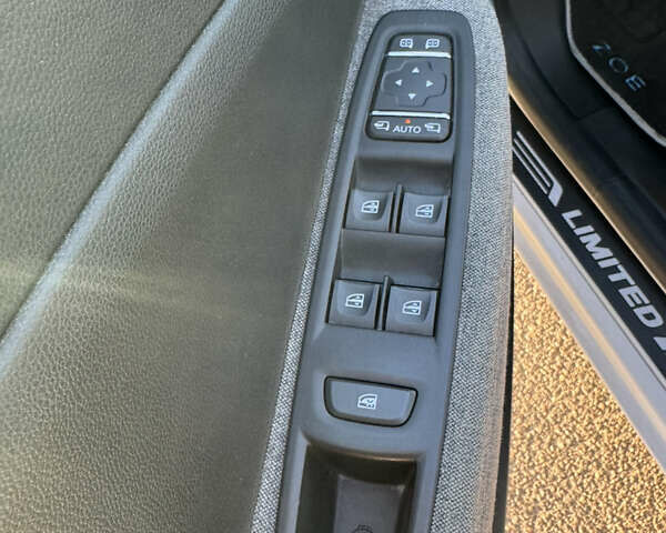 Белый Рено Зое, объемом двигателя 0 л и пробегом 74 тыс. км за 13499 $, фото 34 на Automoto.ua