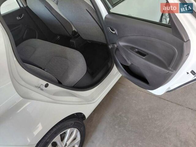 Білий Рено Зое, об'ємом двигуна 0 л та пробігом 141 тис. км за 11300 $, фото 22 на Automoto.ua