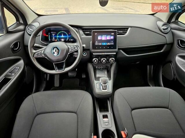 Белый Рено Зое, объемом двигателя 0 л и пробегом 74 тыс. км за 11600 $, фото 16 на Automoto.ua